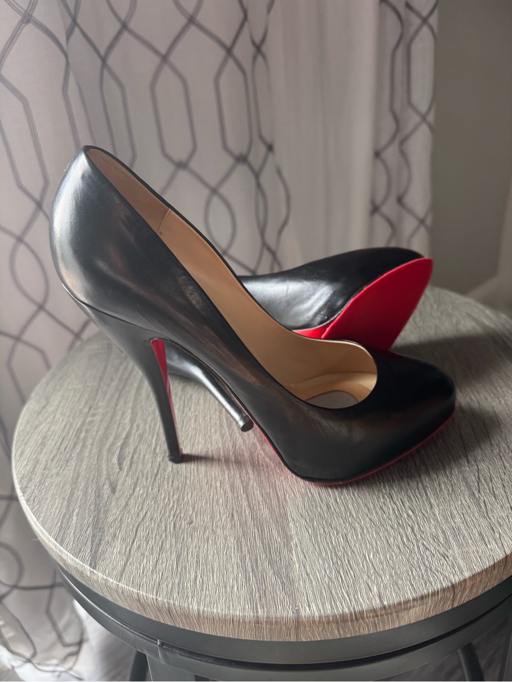 New Christian Louboutin "Rolando" hidden platform pump. Size 39